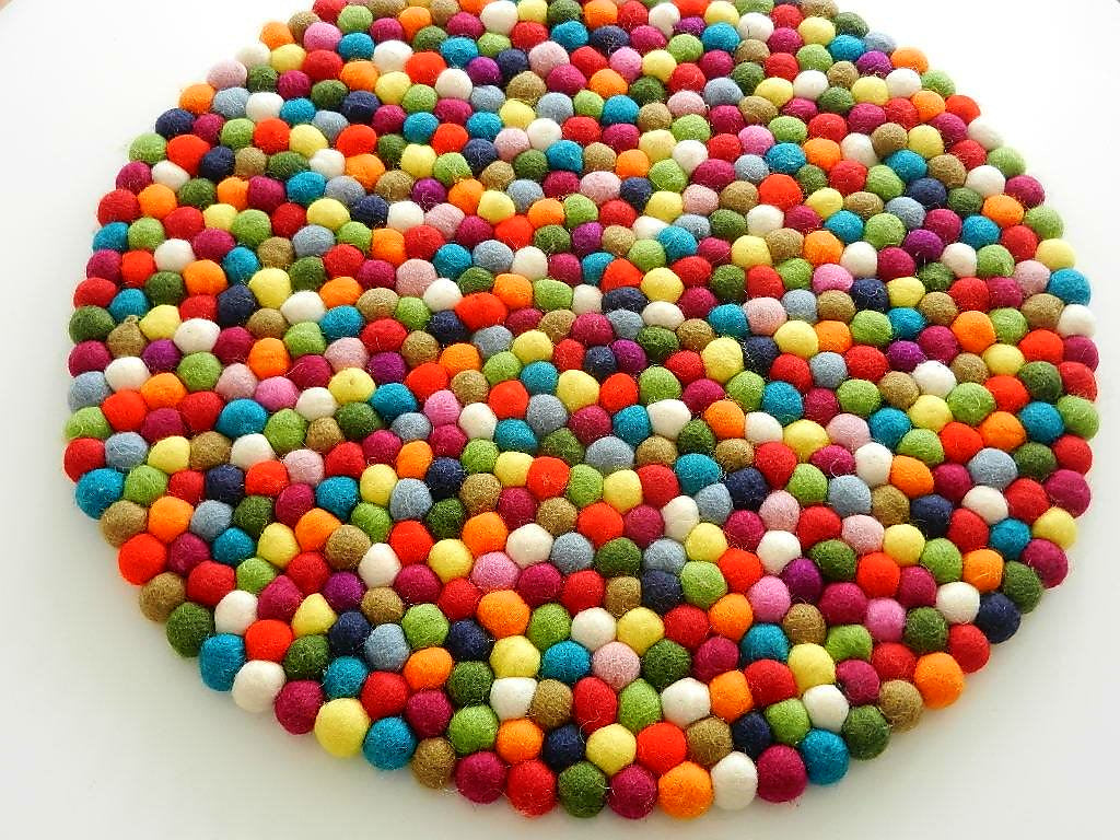 HANDMADE FELT BALLS ROUND RUG – TWIXIE-PIXIE